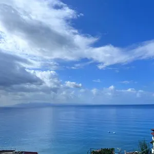 Sevilia , Qeparo Albanië